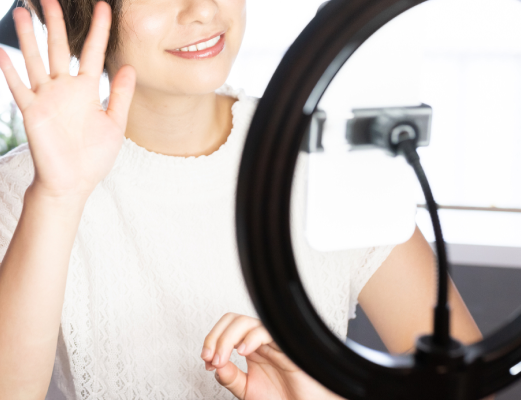 ライブ配信事業